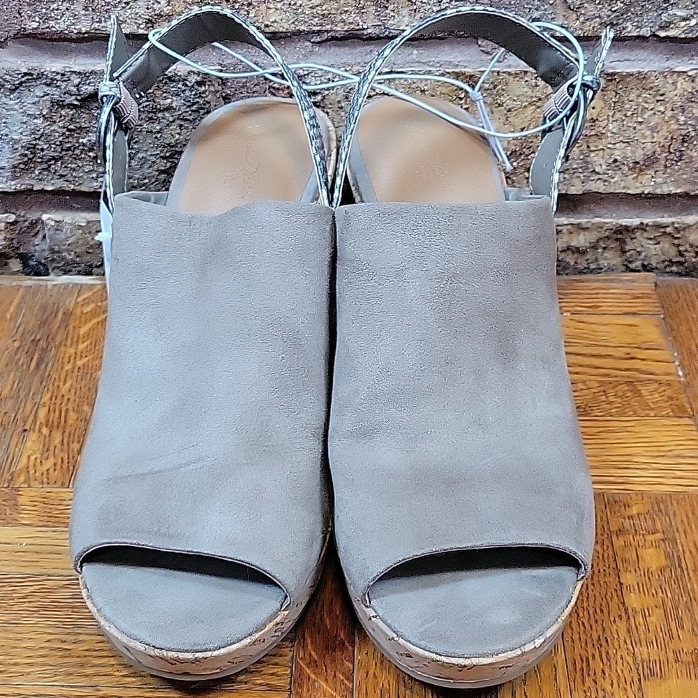 Universal Thread Suede Wedge Sandals Snake Print Straps Size 8.5 Gray/Sasha